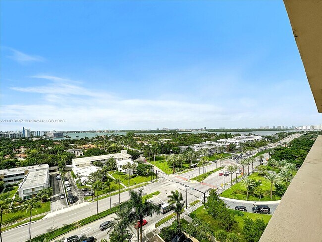 Foto del edificio - 10185 Collins Ave