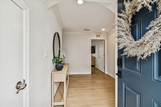 Entryway - 4543 Bay Spring Ct