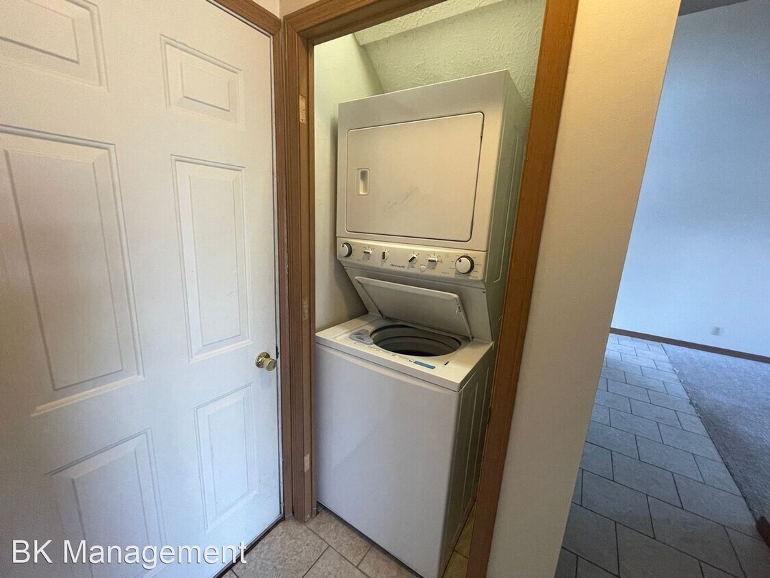 Foto del edificio - 3033 Butterfield Ct