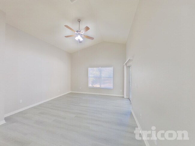 Foto del edificio - 6738 Waterton Dr