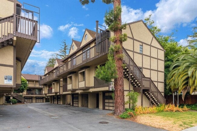 Building Photo - 1122 Brewster Ave