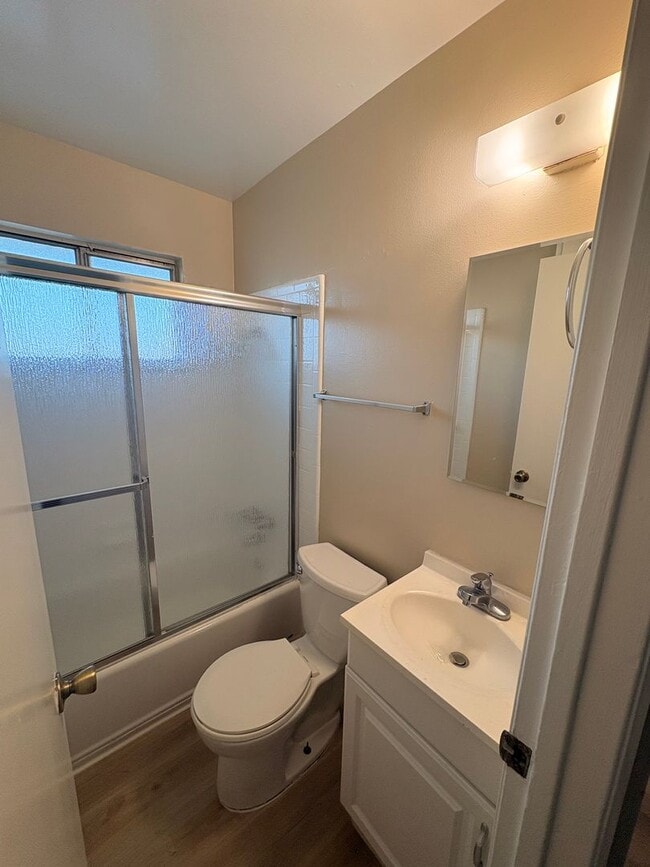 Building Photo - Upstairs 2 bedroom 1 bath apartment w/ assigned parking!