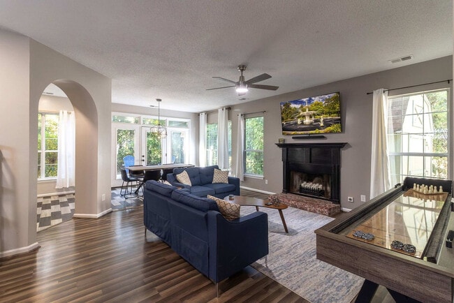 Building Photo - 9 Walthour Cove