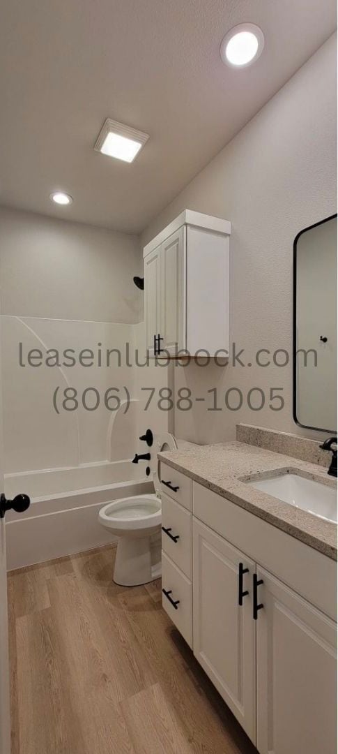 Building Photo - New Townhome in Escondido