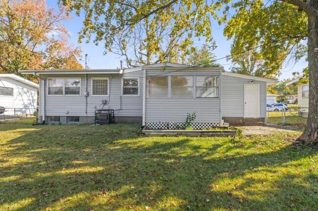 Foto del edificio - 9115 Clarion Dr