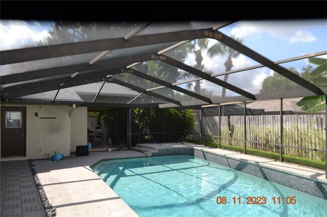 Building Photo - 14807 Clarendon Dr