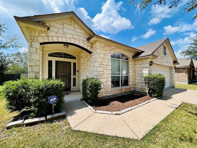 Foto del edificio - 468 Clarence Ct