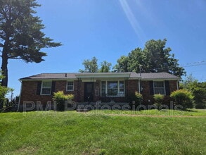Building Photo - 218 Walcott Dr