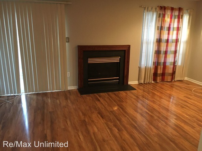 Building Photo - 3 br, 2.5 bath House - 39 Alexandra Court