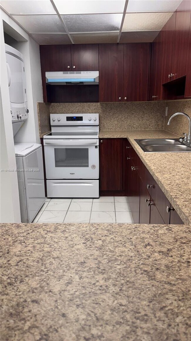 Foto del edificio - 10000 NW 80th Ct