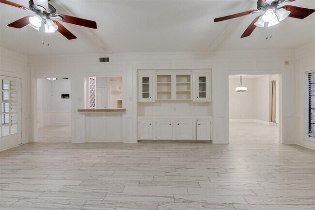 Building Photo - 931 Daria Dr