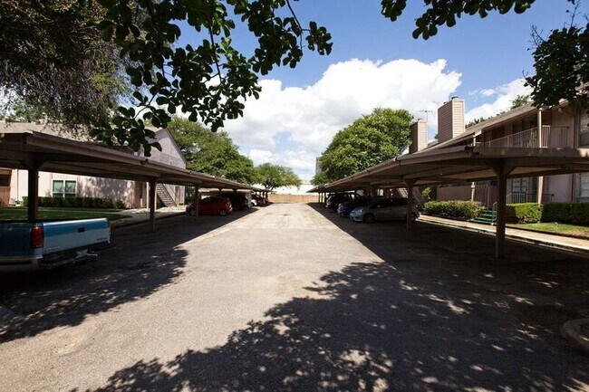 Foto del edificio - 10590 High Hollows Dr