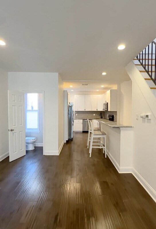 Foto del edificio - 5224 Addison St