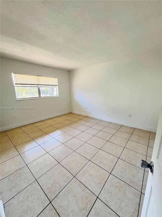 Foto del edificio - 8601 SW 94th St