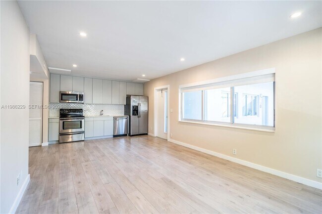 Foto del edificio - 2400 NE 26th St