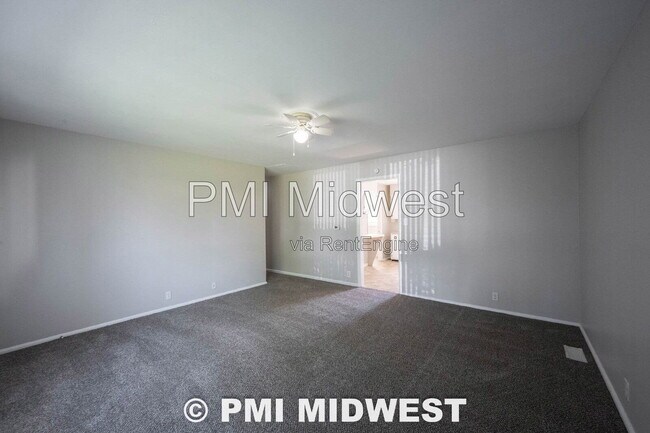 Foto del edificio - 5251 Longworth Pl