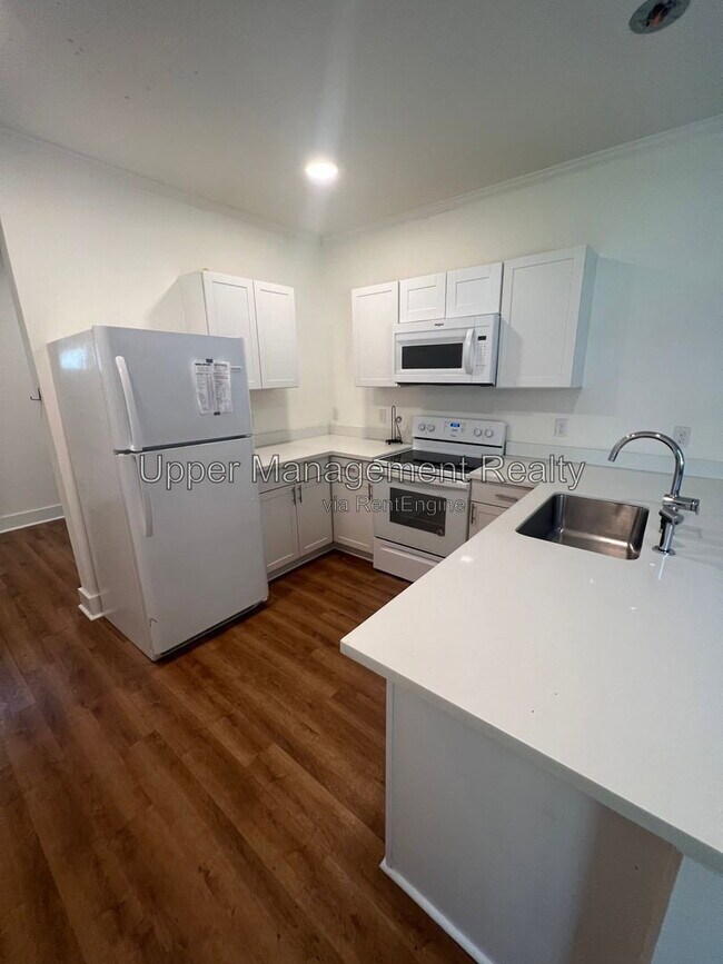 Building Photo - 1533 Lowerline St