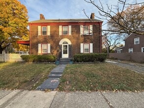 Building Photo - 2906 N Merrimac Rd