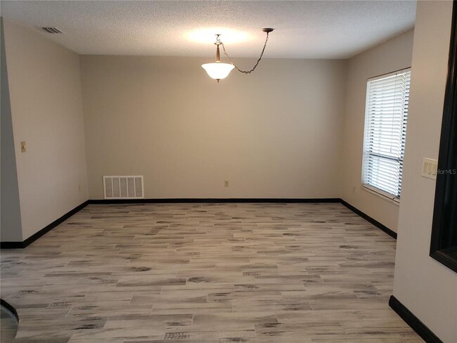 Building Photo - 8753 Pine Barrens Dr