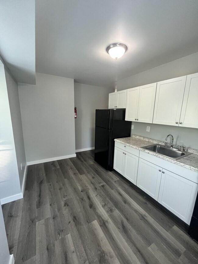 Foto del edificio - 826 W 10th St