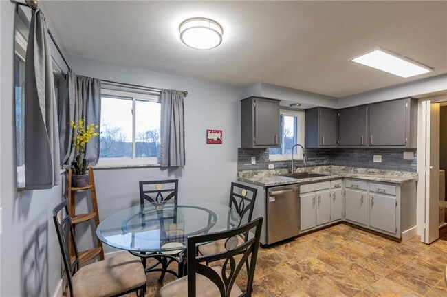 Foto del edificio - 2413 Nicholson Rd