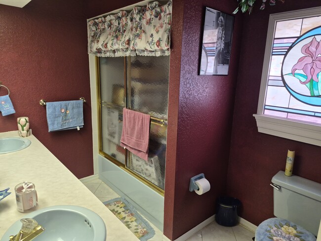 Building Photo - 1493 Country Oaks Ln