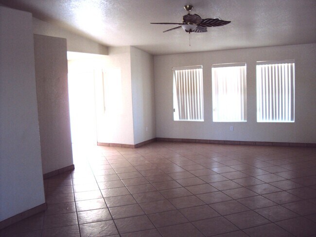 Foto del edificio - Spacious Family Home in College Park!