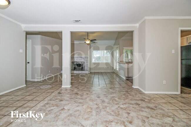 Foto del edificio - 405 Lone Oak Cir