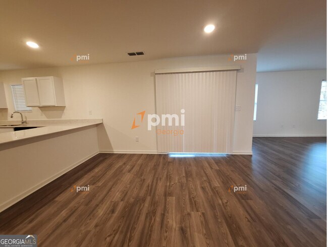 Foto del edificio - 516 Liberty Hall Dr