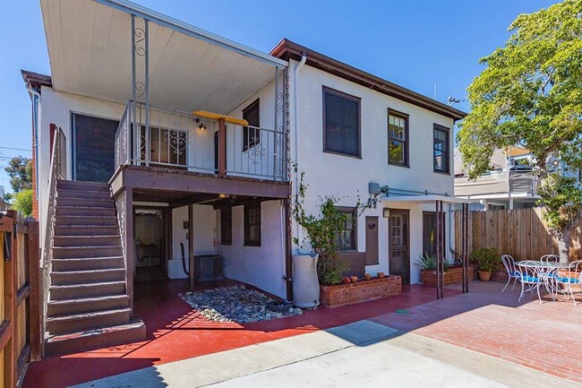Laundry on left under porch and 1931 studio to the right - 1931 33rd St