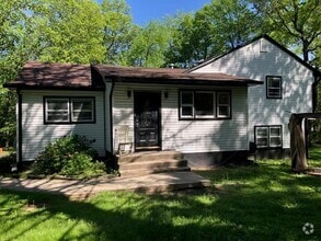Building Photo - 141 W Clarkstown Rd