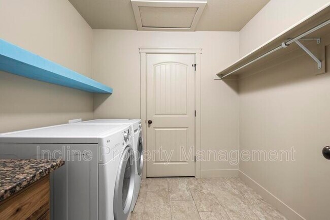 Building Photo - 1293 SilverCrest Dr