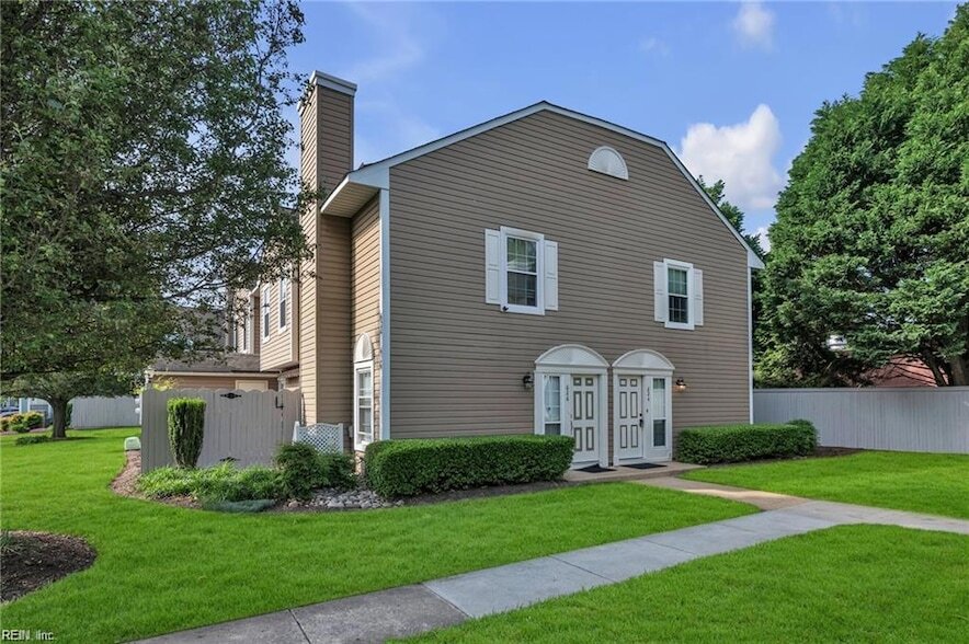Foto del edificio - 624 Ridge Cir