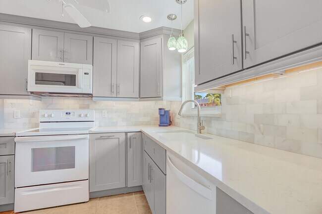 Building Photo - 18081 SE Country Club Dr
