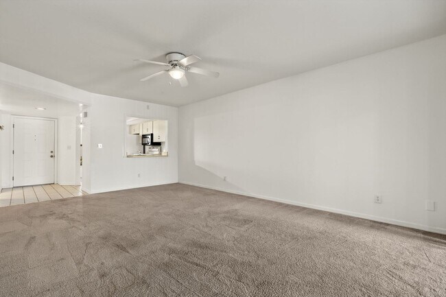 Foto del edificio - JK - Gulf access with dock and lift Boaters and Canal View Lover's Delight - 2 bedroom 2 bathroom...