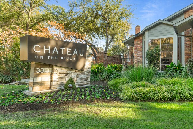Foto del edificio - Chateau on the River Apartments