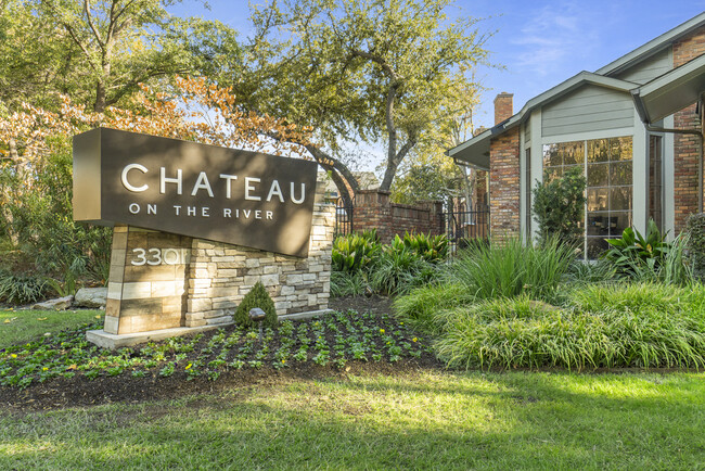 Building Photo - Chateau on The River