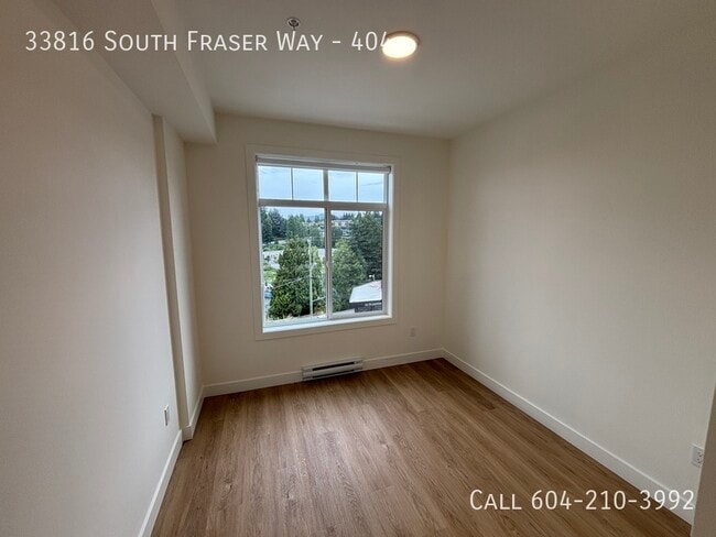 Building Photo - Cozy Condo in Prime Location