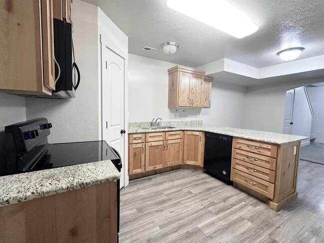 Building Photo - 483 N 2650 W