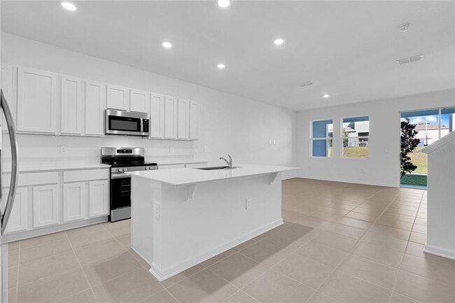 Building Photo - 2827 Maloof Dr