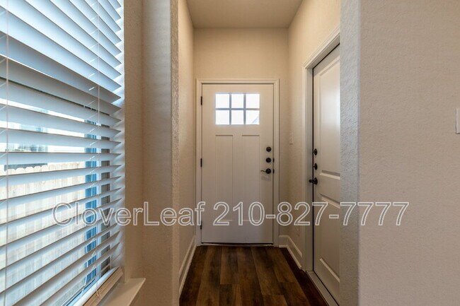 Foto del edificio - 10351 Lynwood Crk