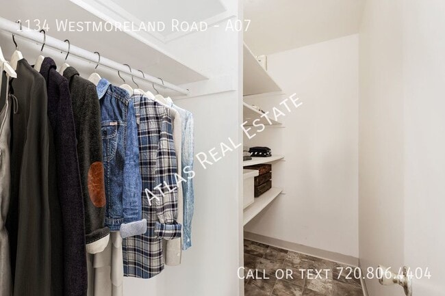 Building Photo - Crestmoor Apartments