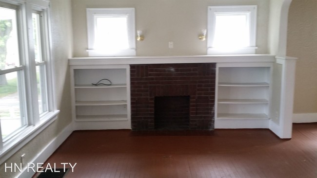 Building Photo - 3 br, 1 bath House - 1323 W. 6TH ST