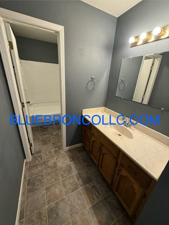 Building Photo - All the Space You Need – 3-Bedroom with Ga...
