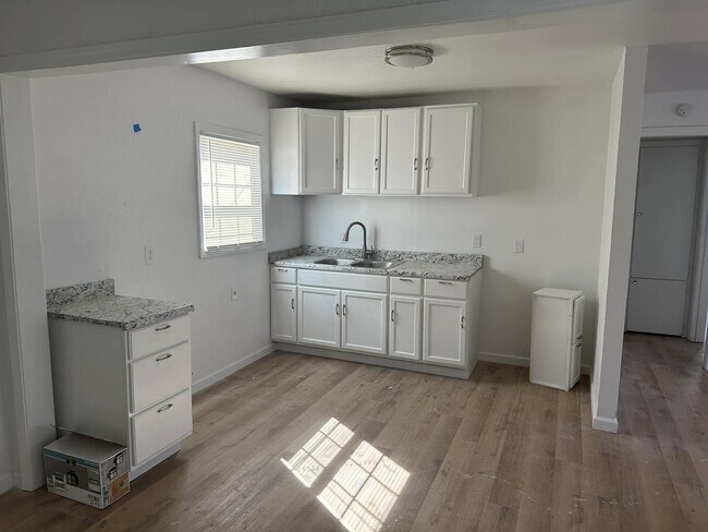 Foto del edificio - 1400 Nix St