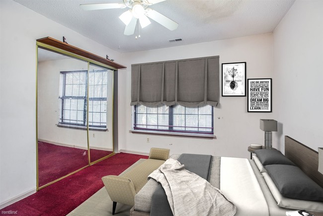 Building Photo - 1645 Carriage House Terrace