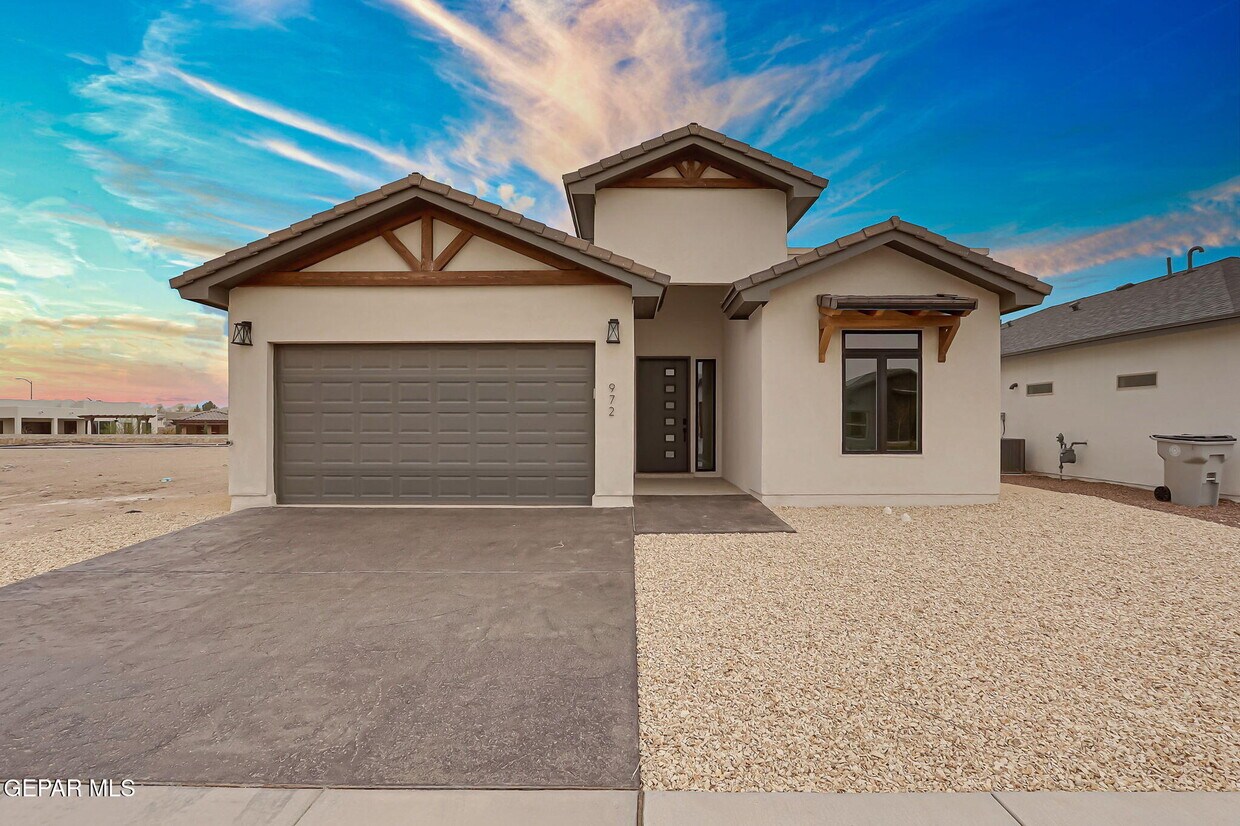 Foto principal - 972 Aqueduct Ave