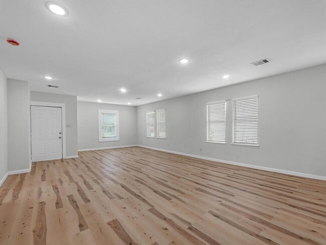 Building Photo - 4517 White Rock St