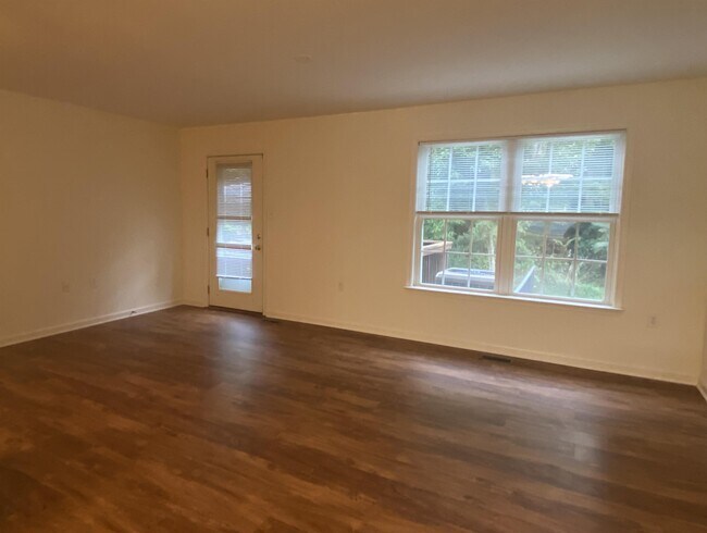 Building Photo - 67 Mabel Ln
