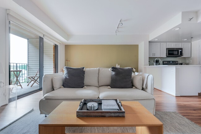 Building Photo - 2500 Clarendon Blvd